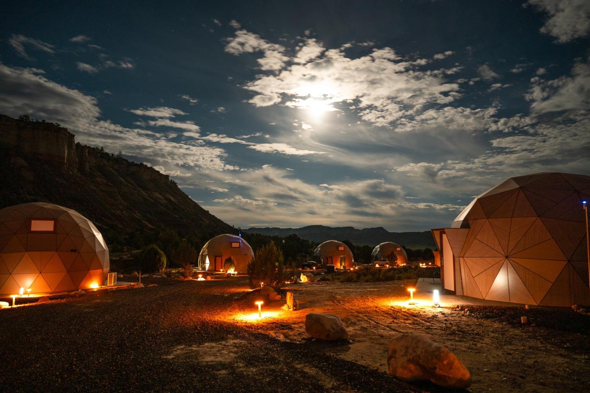 Clear Sky Resorts - Bryce Canyon - Unique Stargazing Domes 卡农维尔 外观 照片